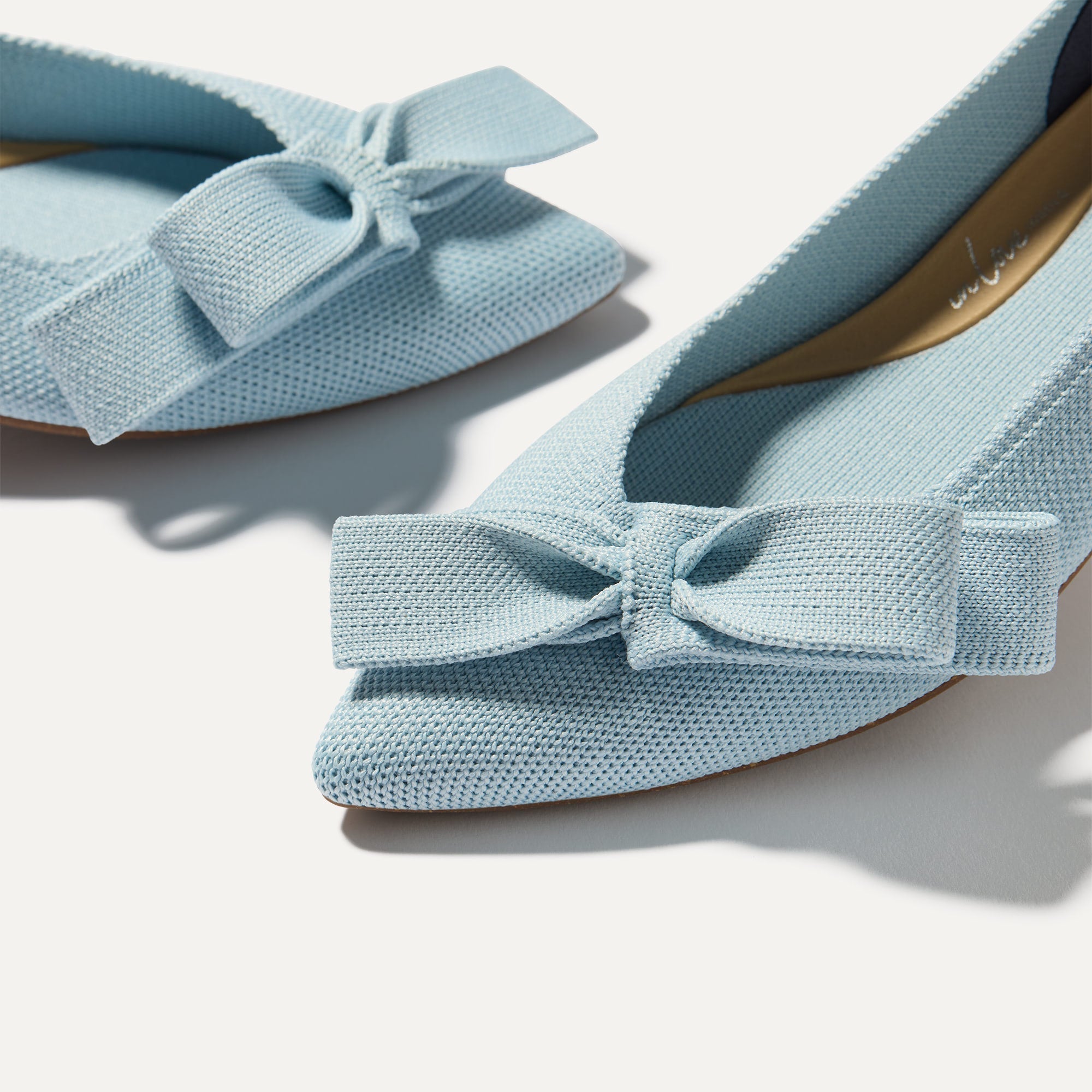 The Bow Point II - Powder Blue
