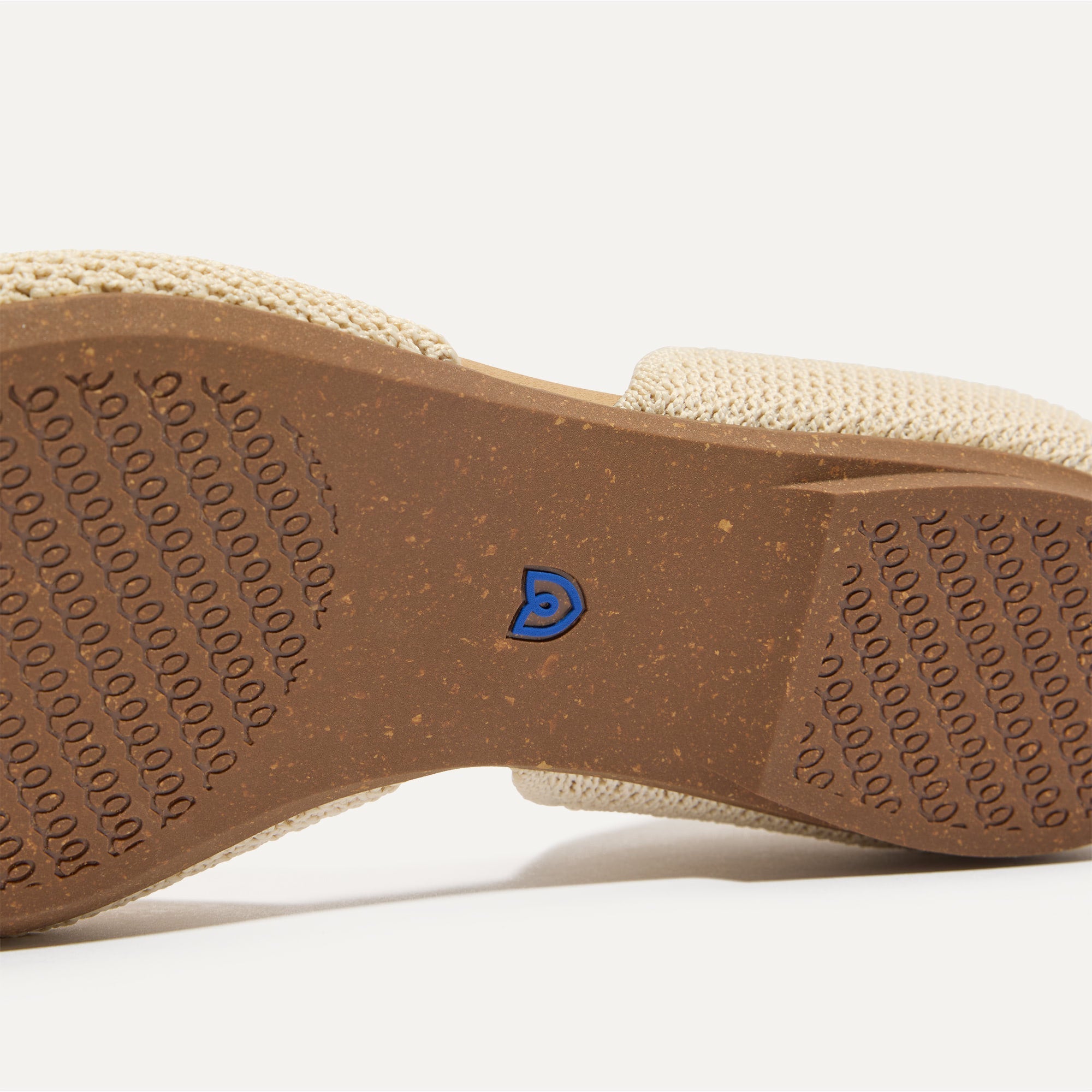 The D'Orsay Point - Conch Raffia-Knit